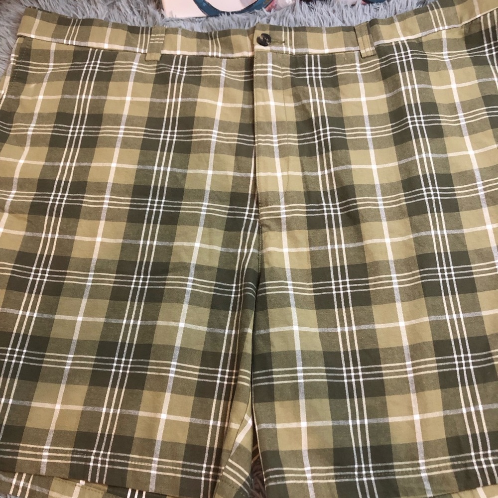 Amazon Essential Olive plaid Big mens Size 52 shorts with expandable waist